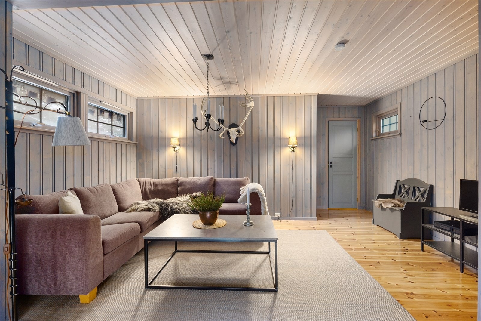 Hytta selges delvis møblert - det aller meste medfølger! Galleribilde