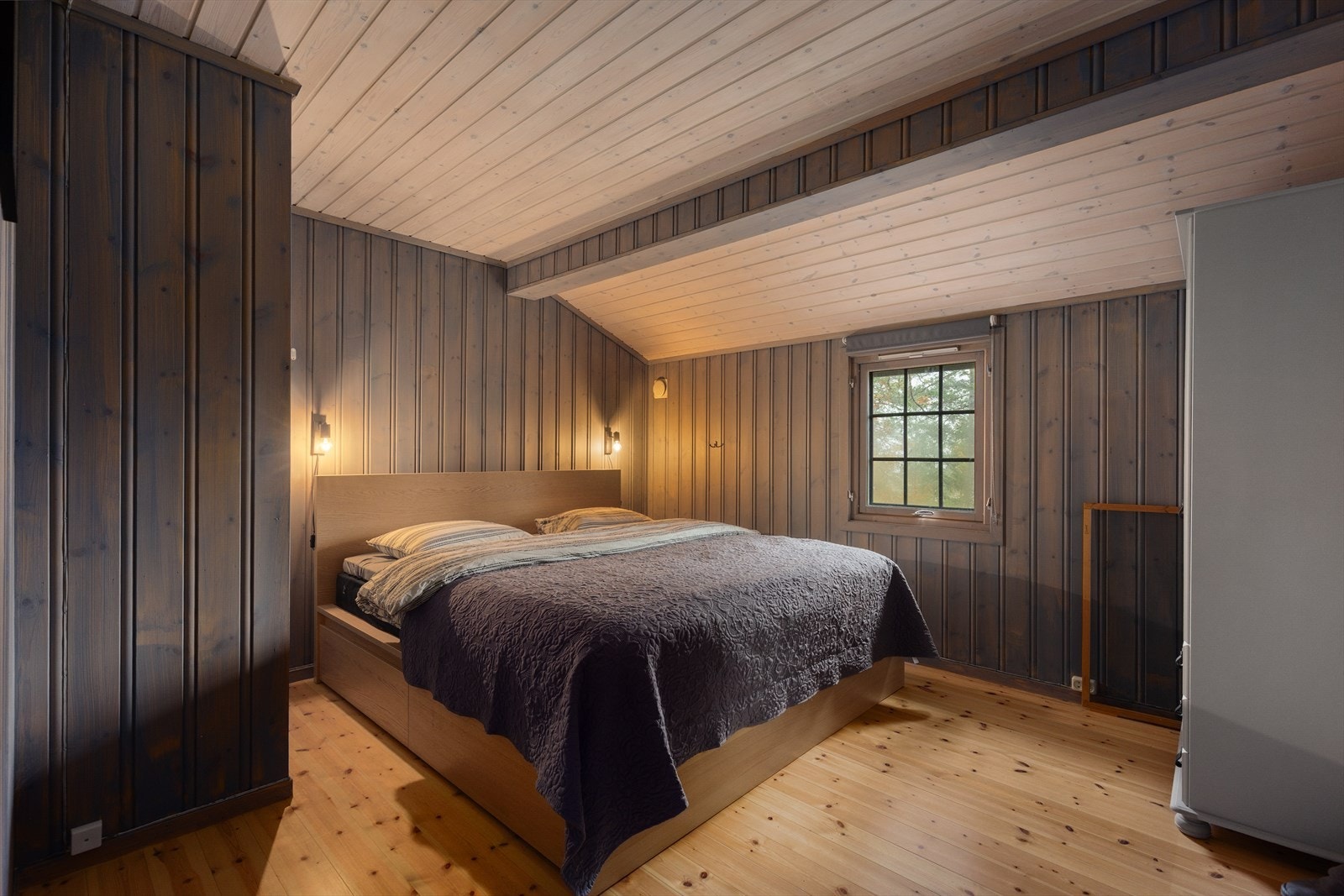 Det er 3 soverom i hytten med god plass til seng og garderobeløsning. Galleribilde