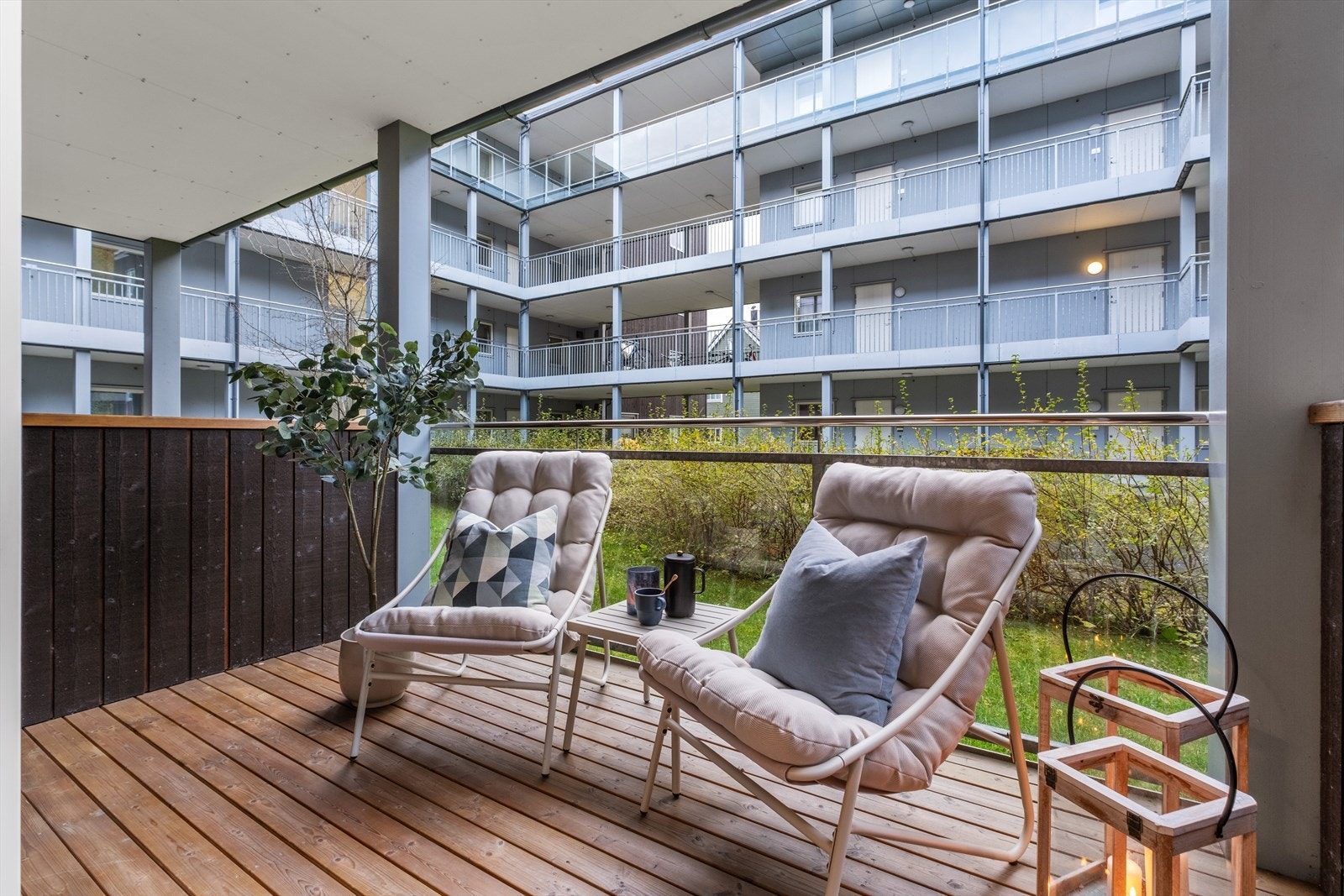 Leiligheten har fin beliggenhet med gangavstand til St.Olavs, og nærmeste busstopp innenfor 150 meter fra ytterdøren. Galleribilde