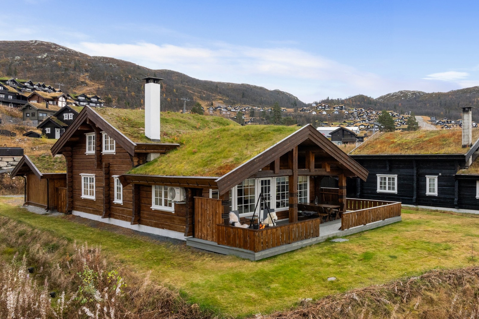 Fra hytta har man ski inn/ut til Rauland Skisenter med sine 25 nedfarter og 11 heiser totalt Galleribilde