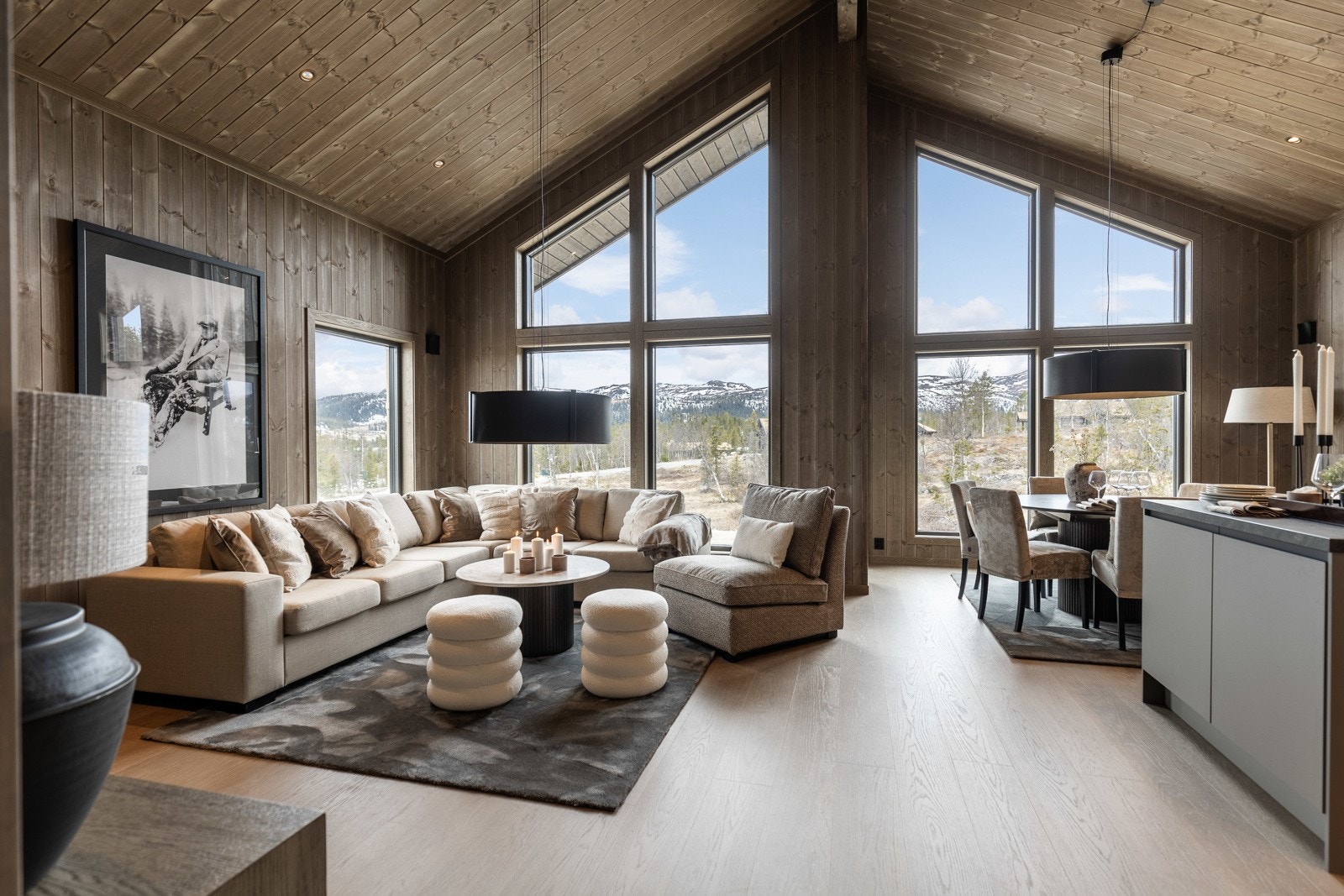 Privatmegleren v/ Morten Liavaag har gleden av å presentere denne nyoppførte fritidsboligen på Vegglifjell. Galleribilde