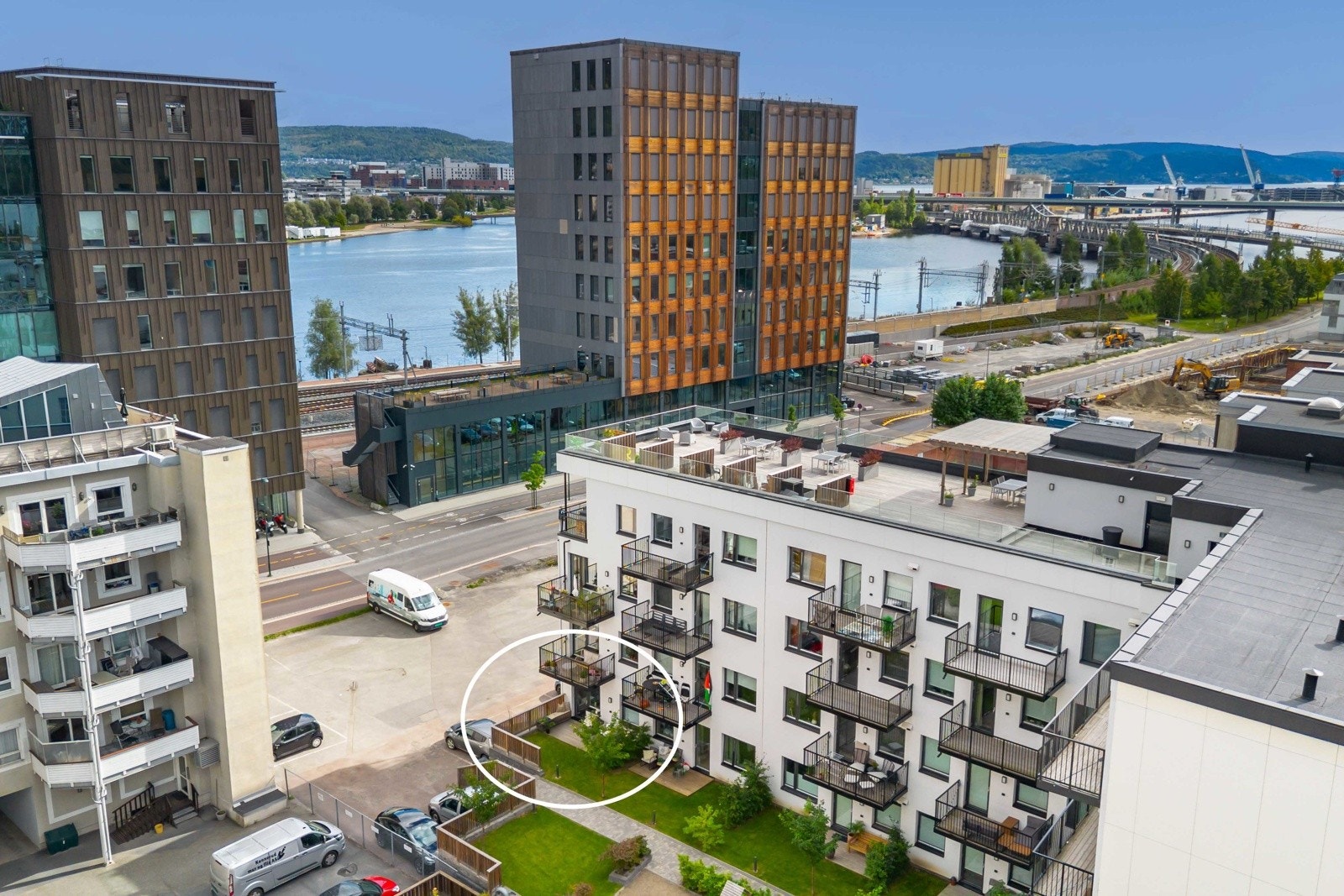 Attraktiv beliggenhet på Strømsø. Moderne bygg med kort vei til sentrum, elven og kollektivtransport. Galleribilde