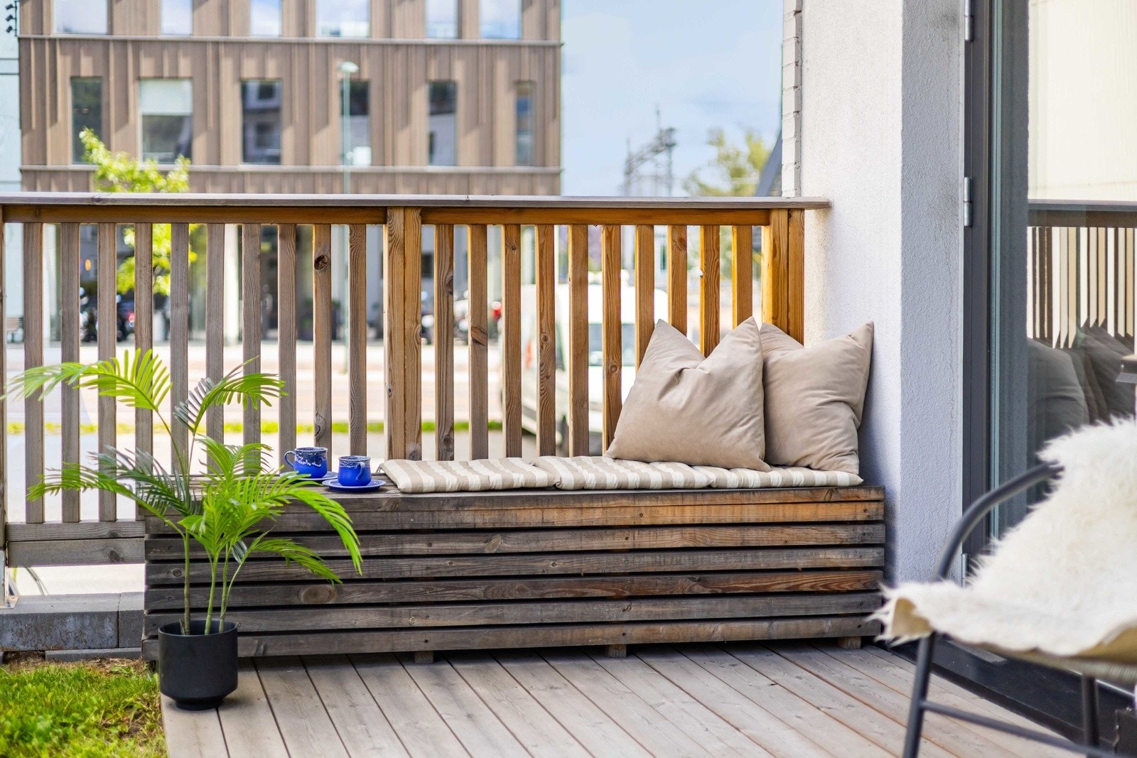 Din egen grønne oase. Her kan du starte dagen med kaffe i solen og avslutte den med et glass vin i lune omgivelser. Galleribilde