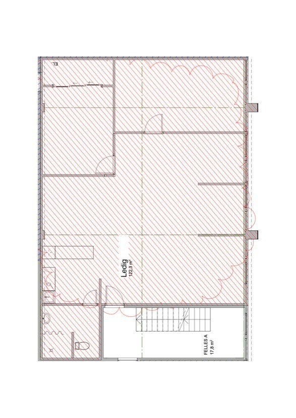 Lokalet er i 2. etasje (122,3kvm) har bad med toalett og dusj, kjøkkenløsning og møterom. (nylig pusset opp) Galleribilde