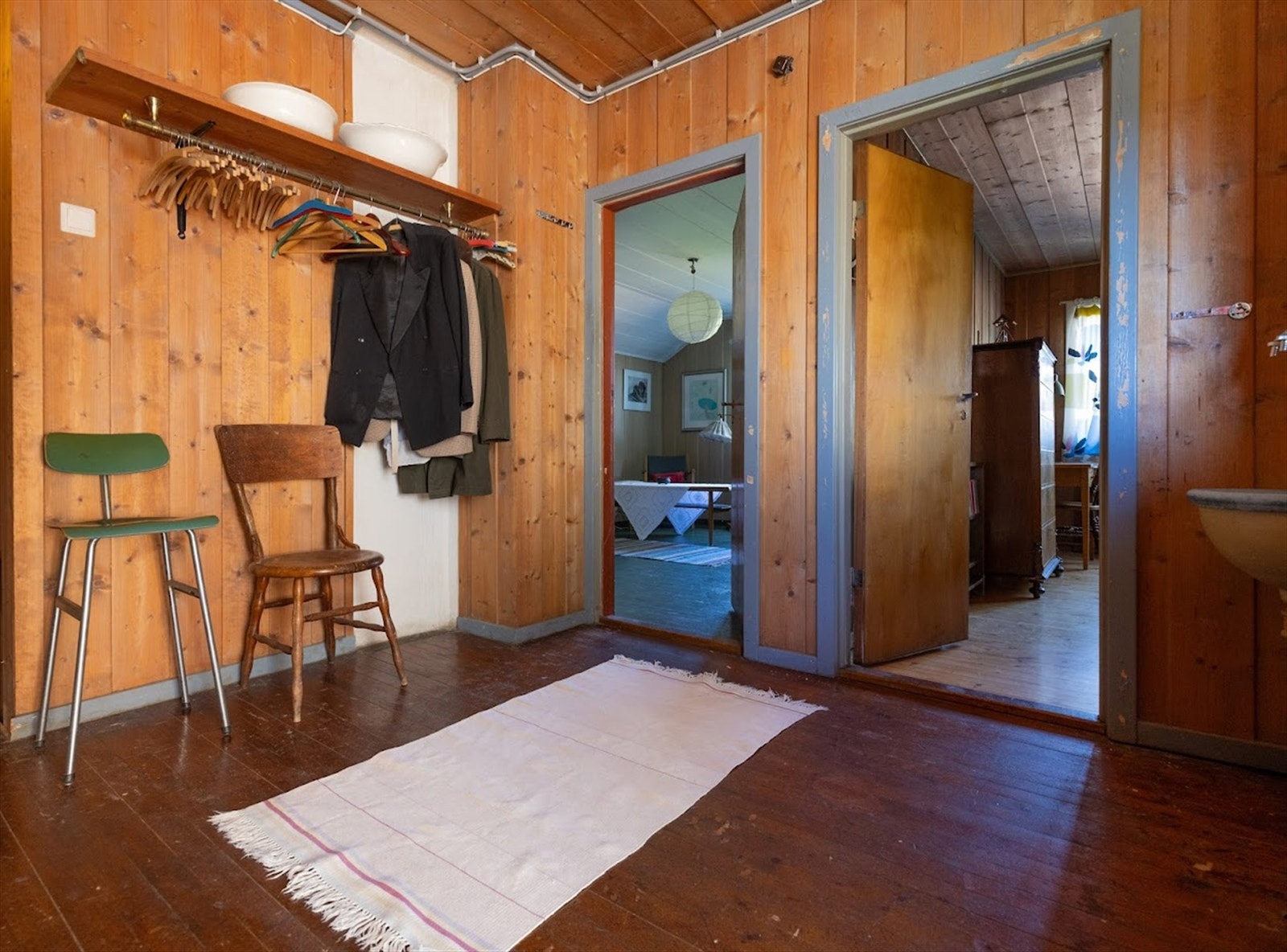 Gang i 2. etasje gir adkomst til 3 soverom, flere kott og loft. Galleribilde