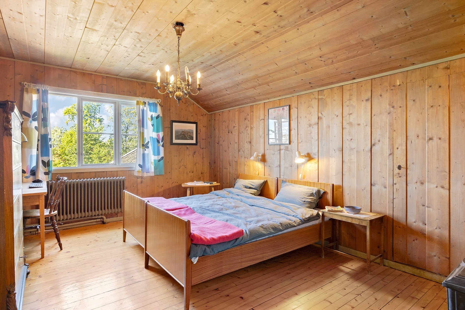 Alle rommene i 2. etasje er store og med flott utsikt. Galleribilde