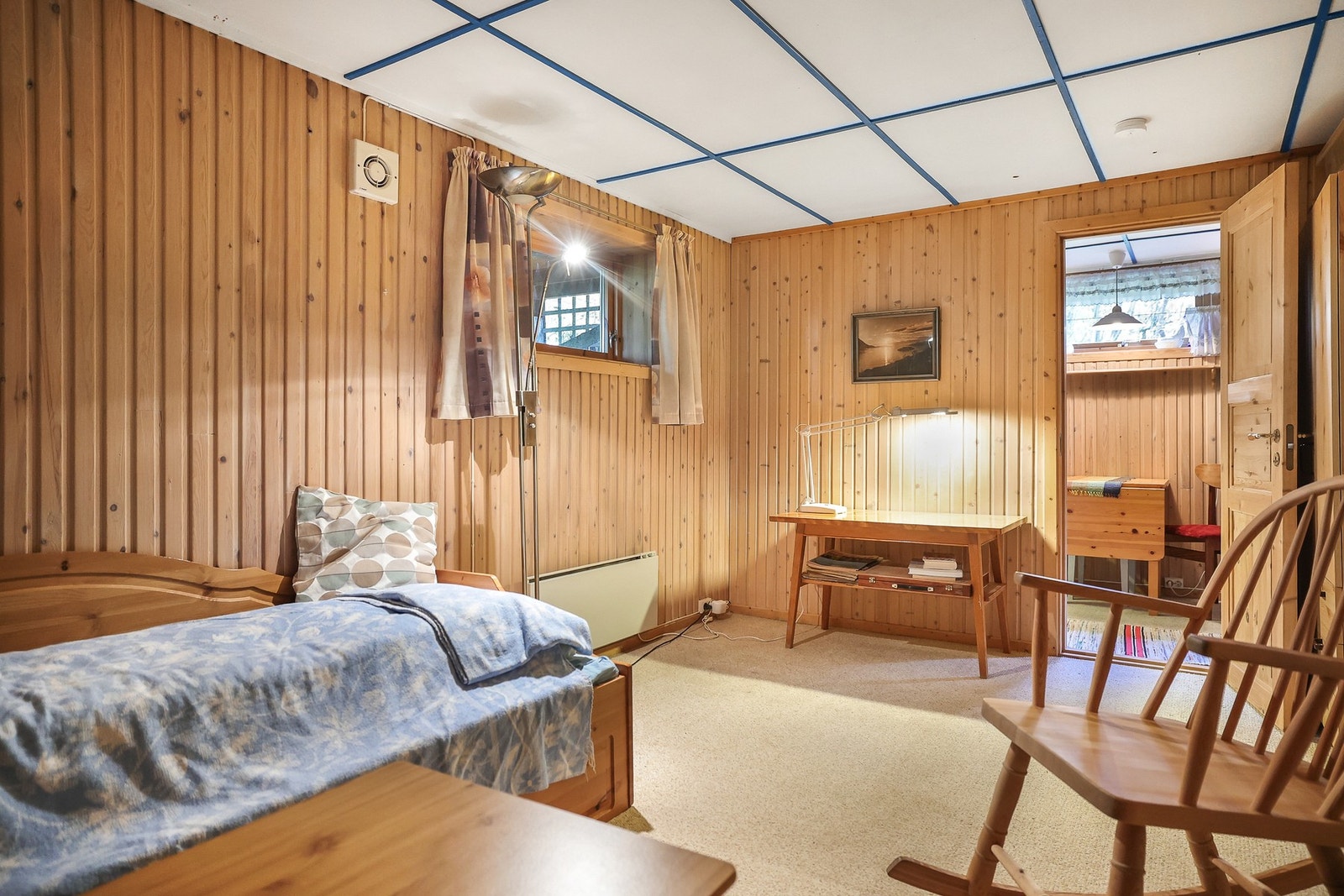 Rom som i dag er innredet som soverom. Galleribilde