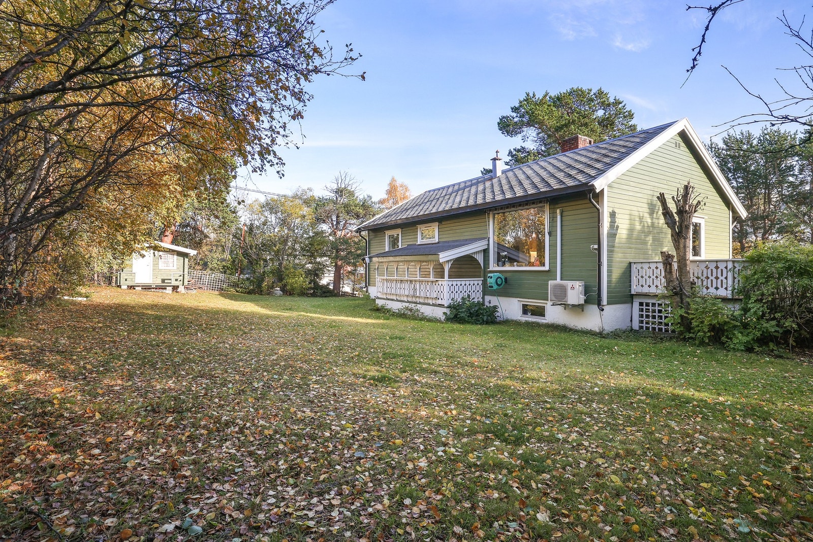 Boligen har en stor og flott hage. Galleribilde