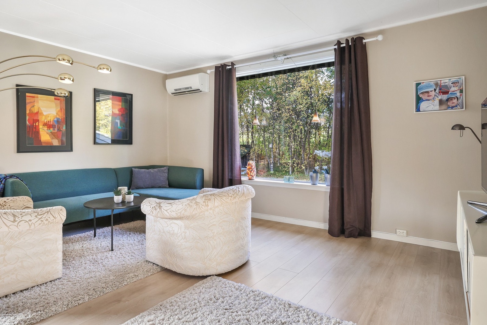 Det er montert varmepumpe for jevn varme. Galleribilde