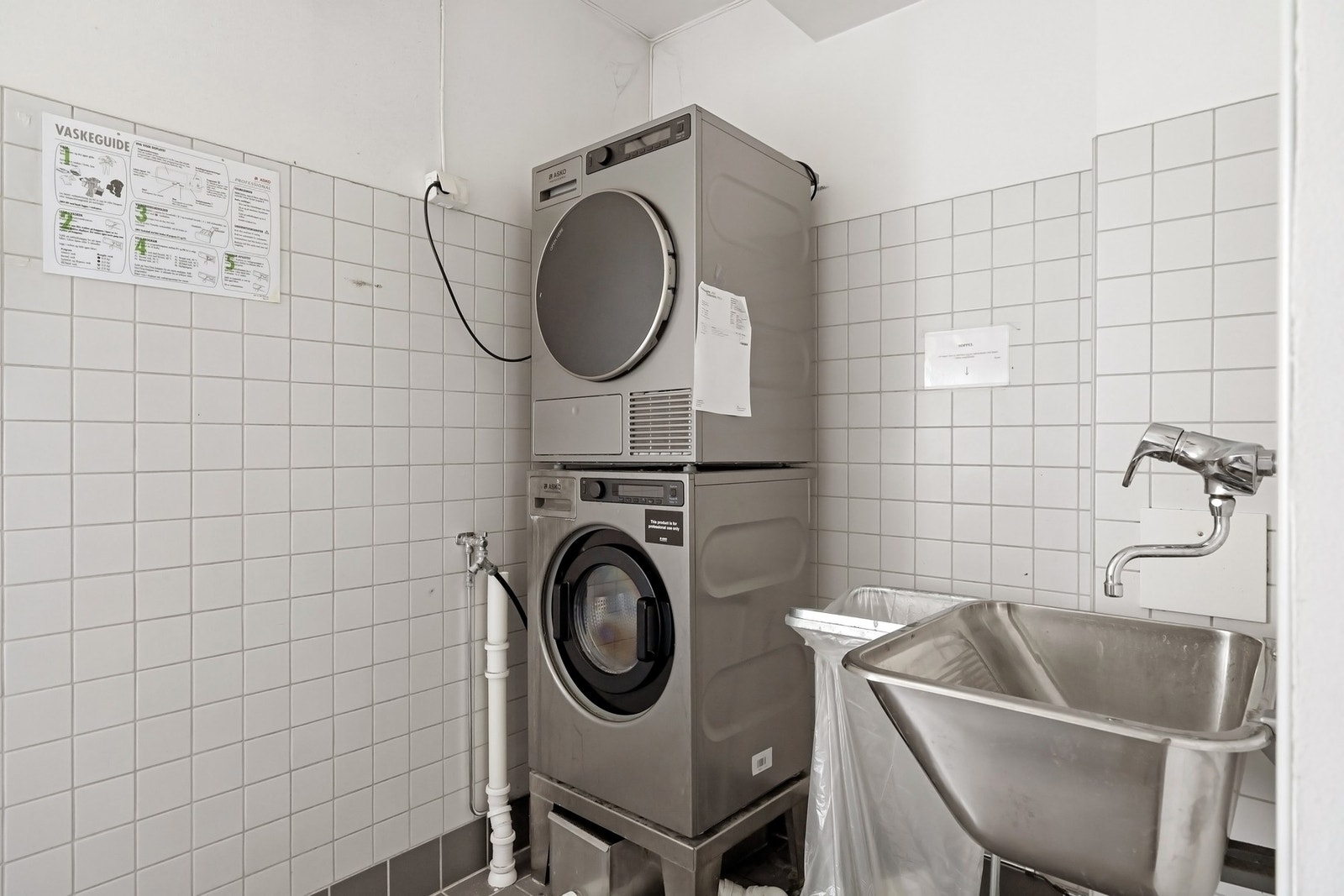 Vaskerom i samme etasje som boligen (det er vaskerom i hver etasje for ekstra god dekning for beboere). Galleribilde
