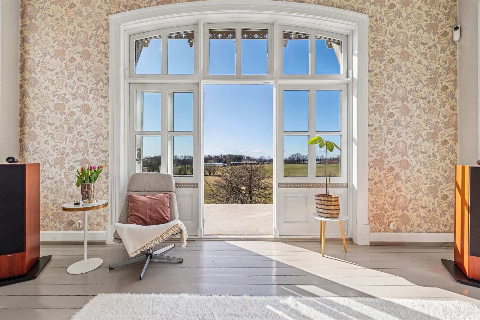 DNB Eiendom v/Elise Talsæte har gleden av å presentere Vanggrenda 5 - Sjarmerende murvilla med tre garasjeplasser og en nydelig hage Galleribilde