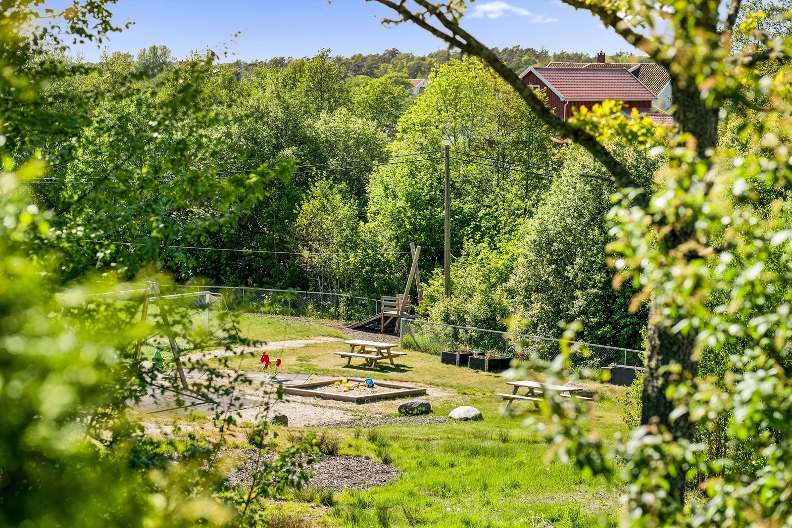 Like nedenfor er en helt ny aktivitetspark og samlingsplass for nærmiljøet anlagt. Galleribilde