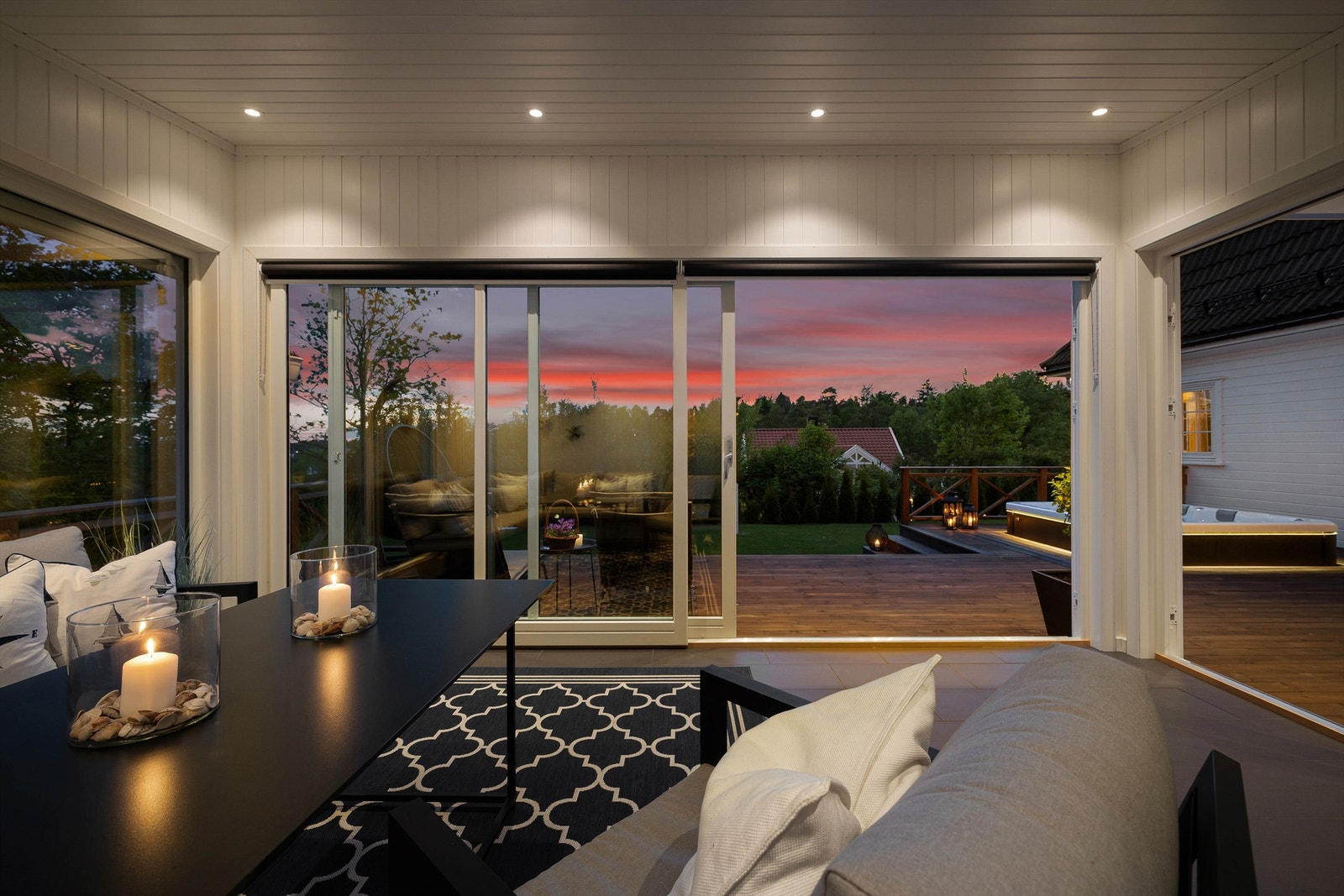 Fra lune omgivelser havestuen får du overblikk over hagen. Galleribilde