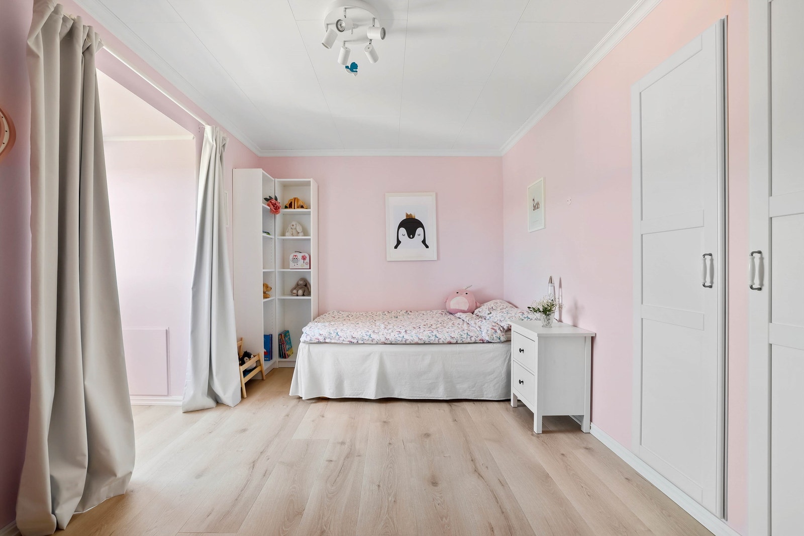 Store soverom gir barna gode muligheter for lek og opphold i egne, avskjermede omgivelser. Galleribilde