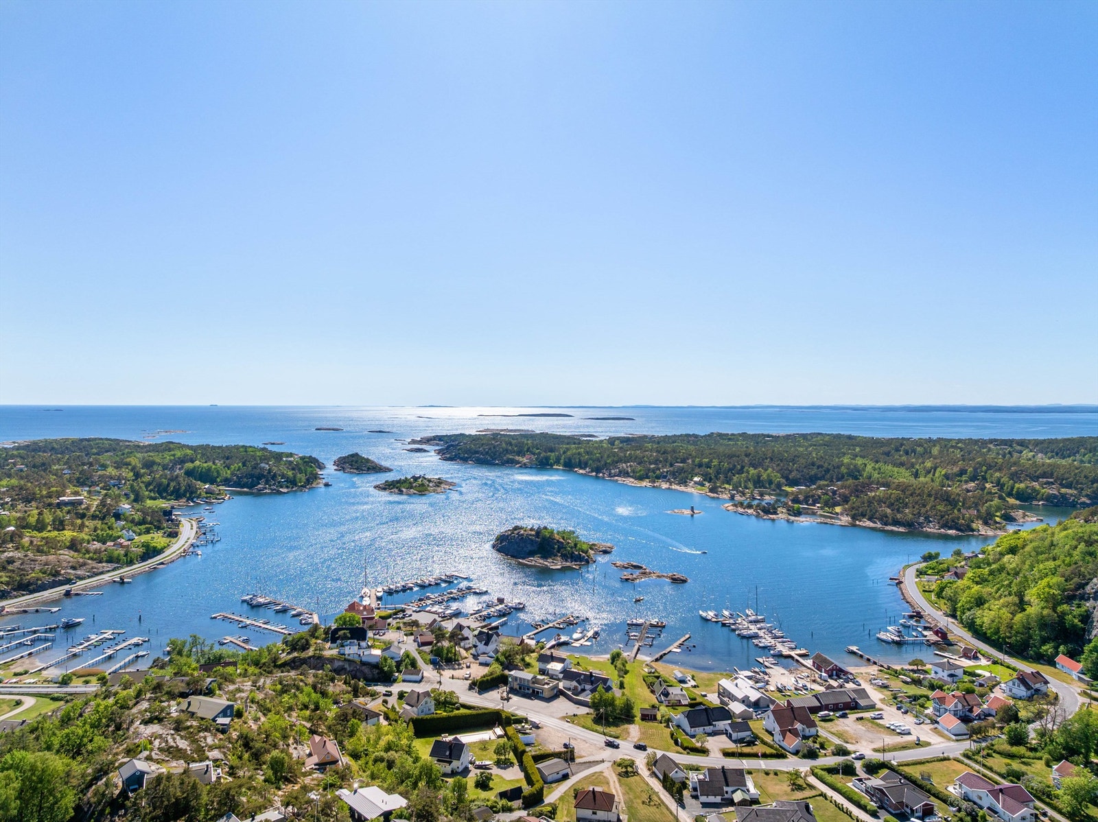 Nærhet til sjøen er et stort pluss spesielt sommerstid. Til nærliggende Hankø er det kun en kort sykkeltur. Galleribilde