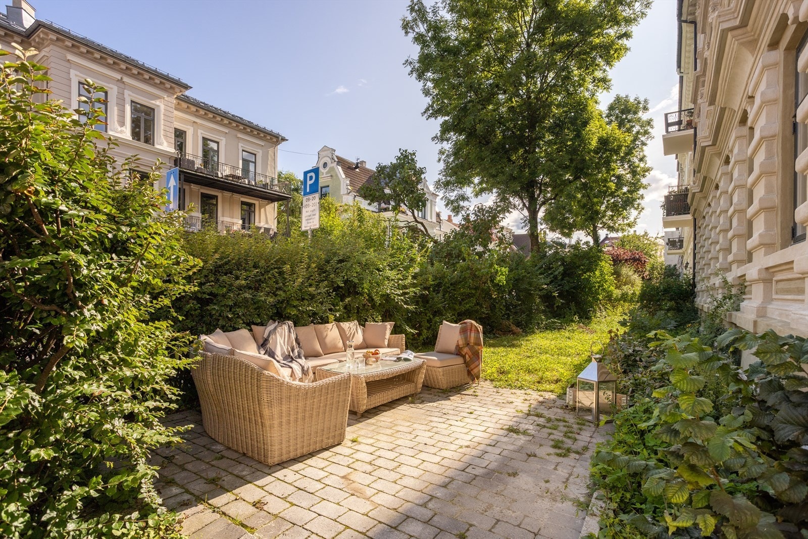 Her er man godt skjermet av hekk og brydbusker Galleribilde