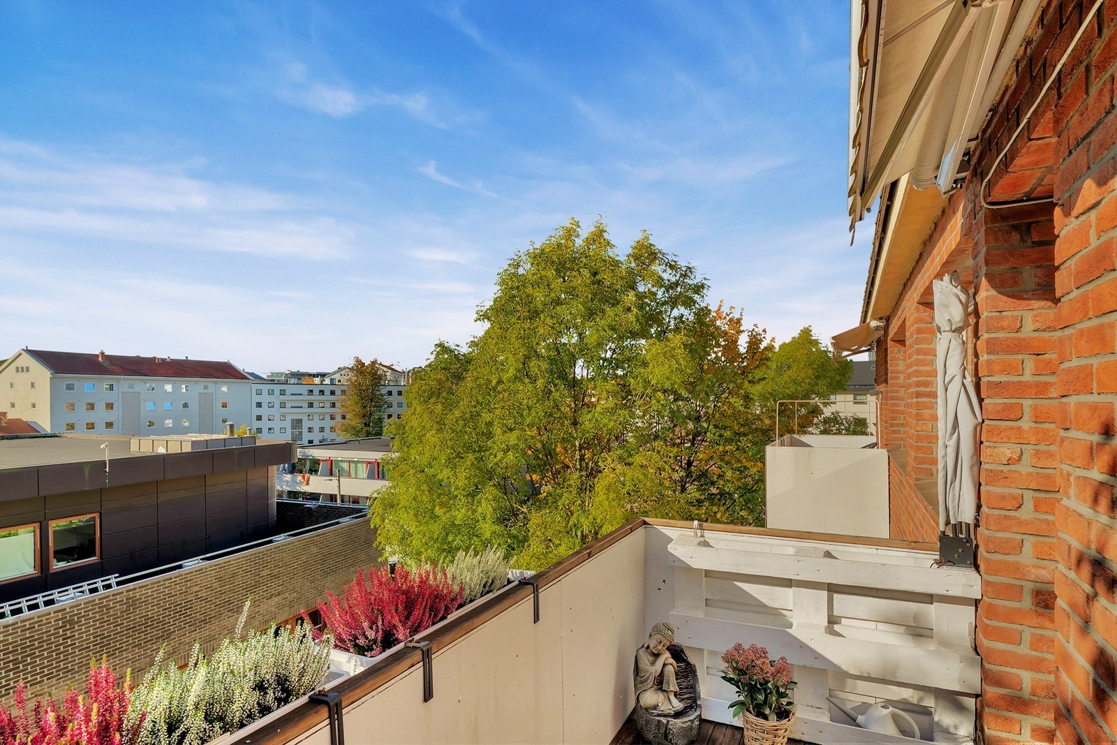 Beliggenheten er svært attraktiv og sentral på Frogner/Skøyen, bare et steinkast fra Frognerparken. Galleribilde