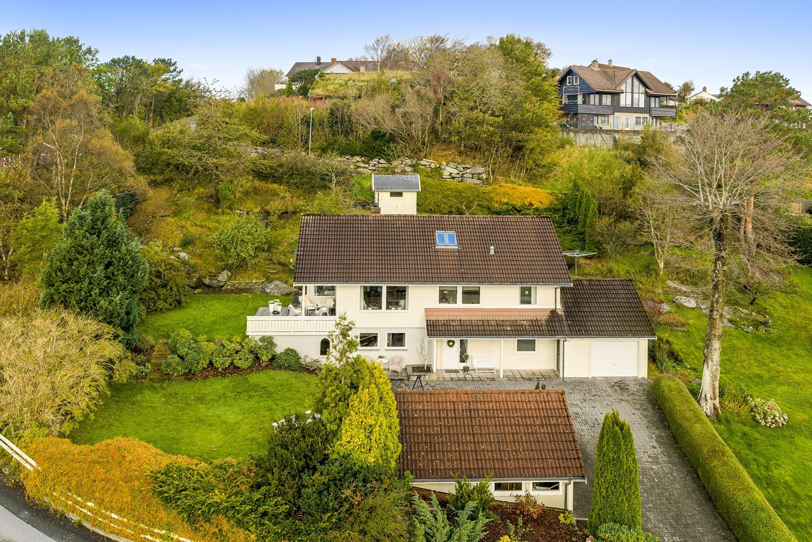 - Innholdsrik og romslig tomt på 1158 kvm - Galleribilde