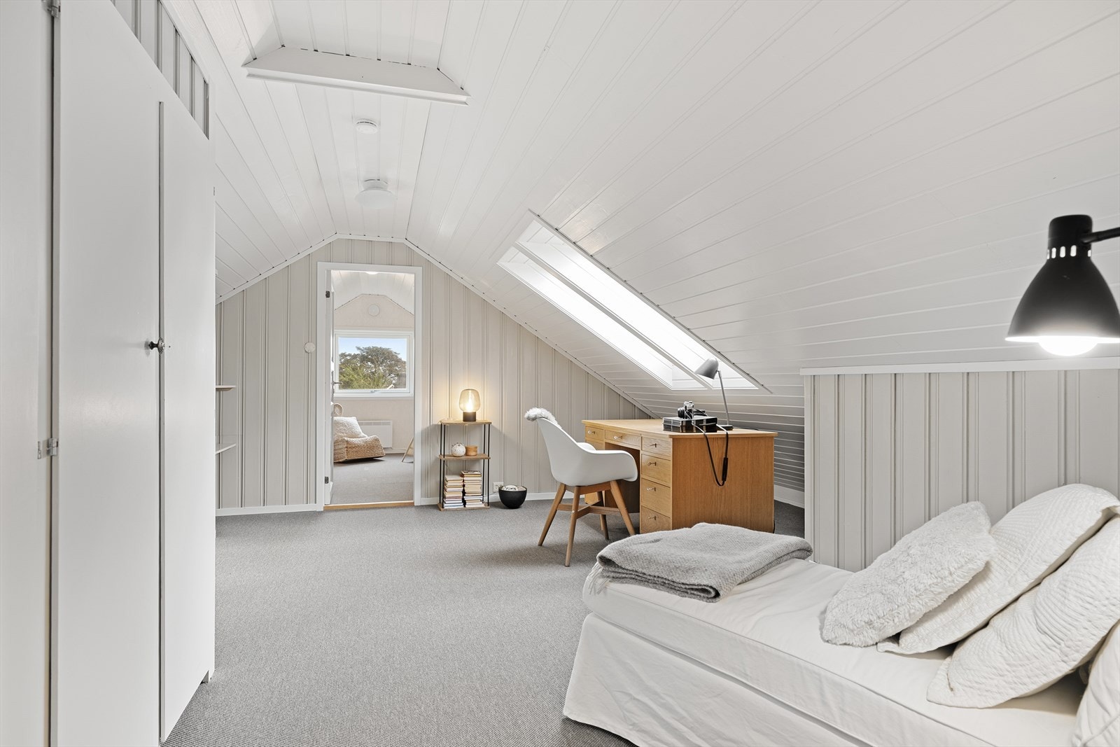 - Loftsetasje med stue og to soverom (ikke omsøkt) - Galleribilde