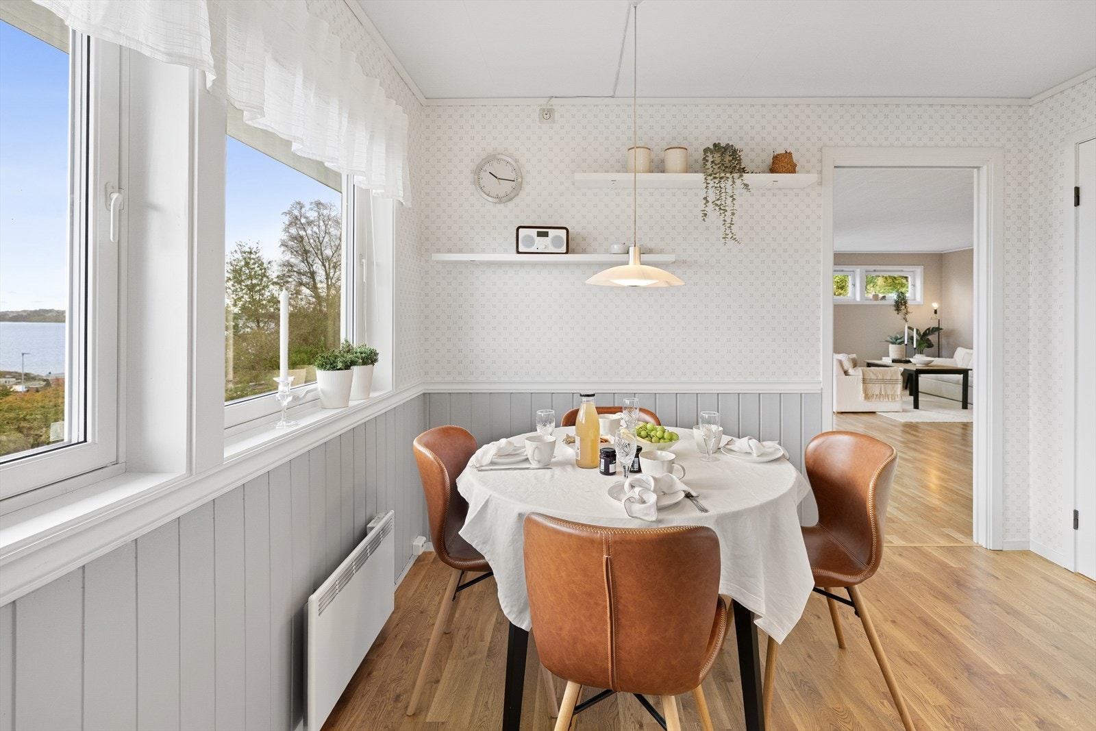 - Skyvedør mellom stue og kjøkken - Galleribilde