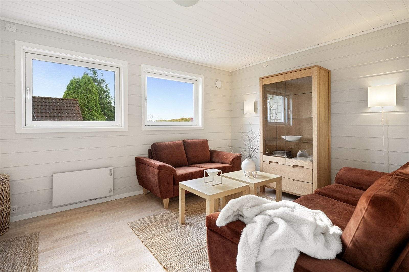 - Hobbyrommet er innredet som kjellerstue og har vært brukt som soverom - Galleribilde