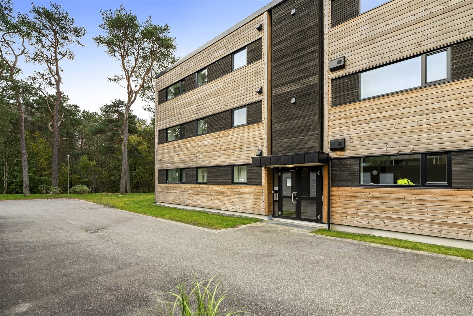 - Her bor man innerst i rekken med lite både fot- og biltrafikk - Galleribilde