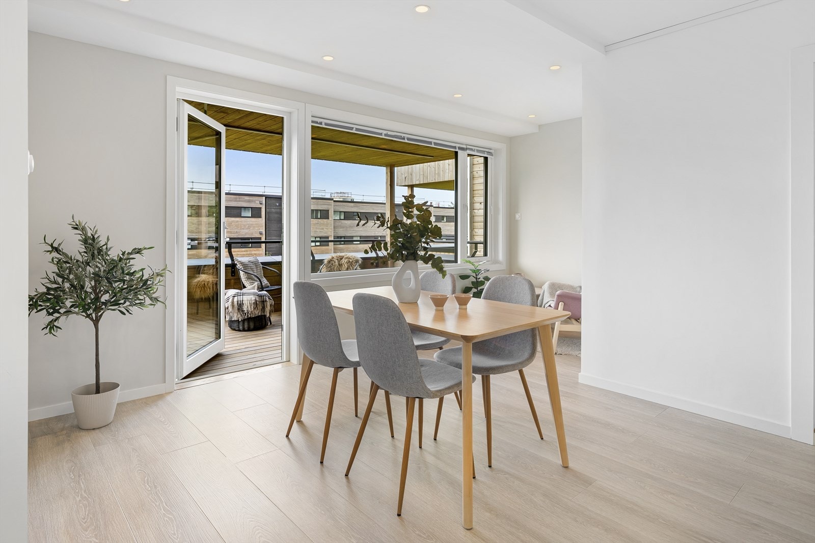 - Utgang til balkongen fra spisestuen - Galleribilde