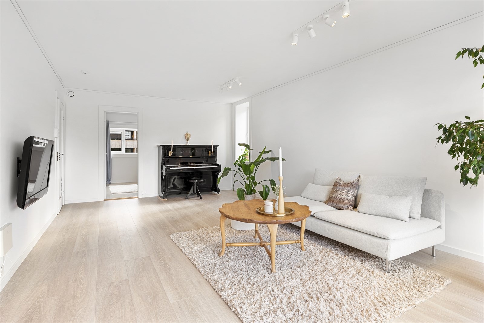 - Boligen er romslig og innbydende med gode møbleringsmuligheter - Galleribilde