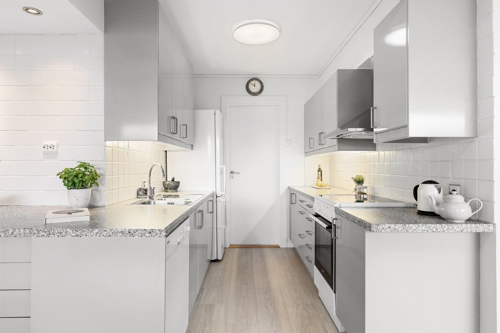 - Godt med skap- og benkeplass - Galleribilde