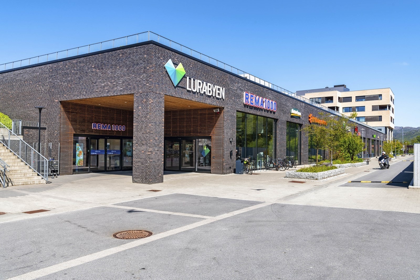 - Lurabyen er kun minutters kjøring unna for storhandelen - Galleribilde