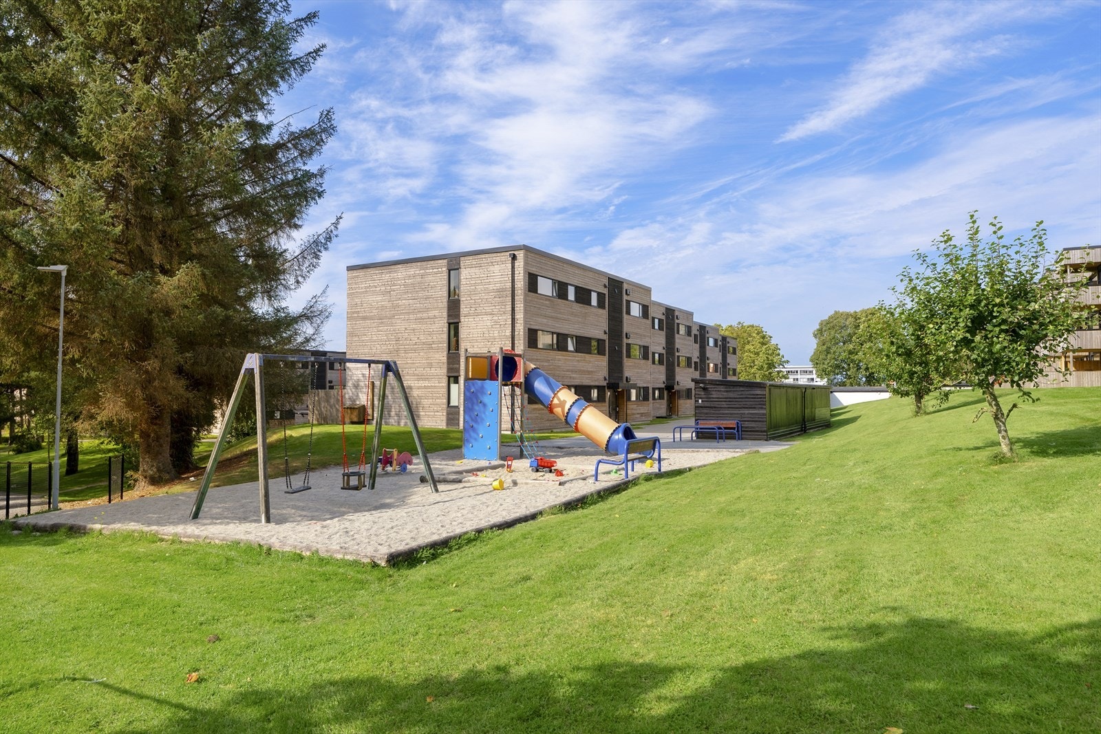 - Flotte fellesarealer med grøntområder og lekeplass - Galleribilde