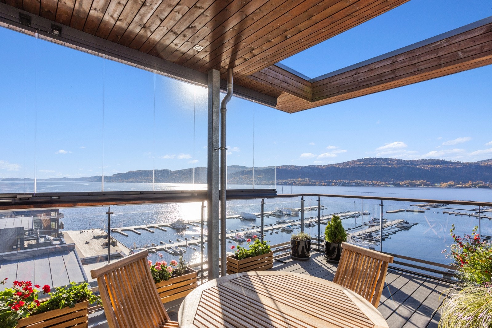 Velkommen til en lys og luftig toppleilighet med en unik beliggenhet! Galleribilde