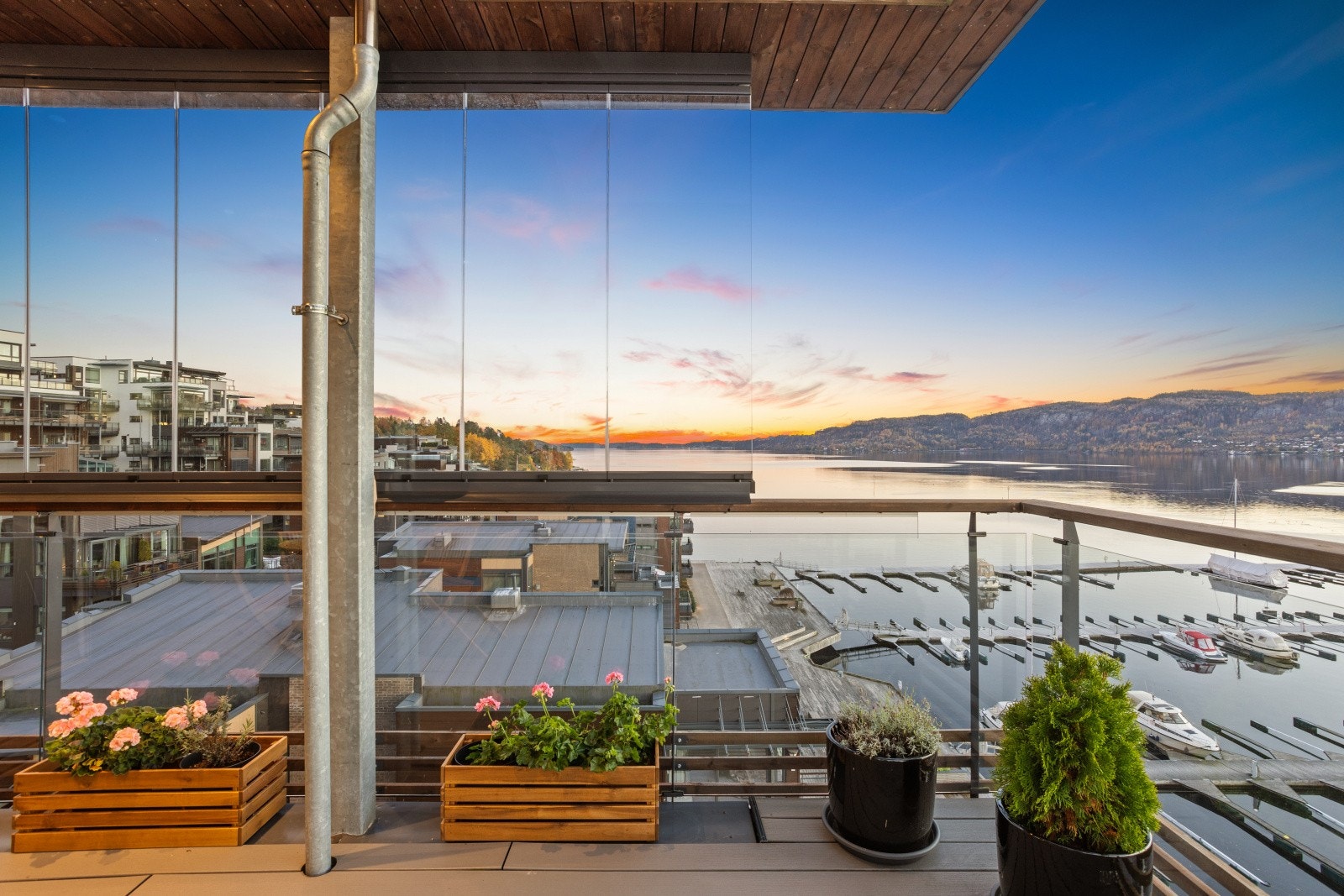 Kveldsfoto. Galleribilde