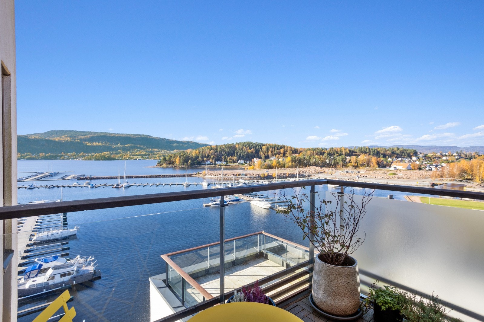 Vidstrakt sjøutsikt. Galleribilde