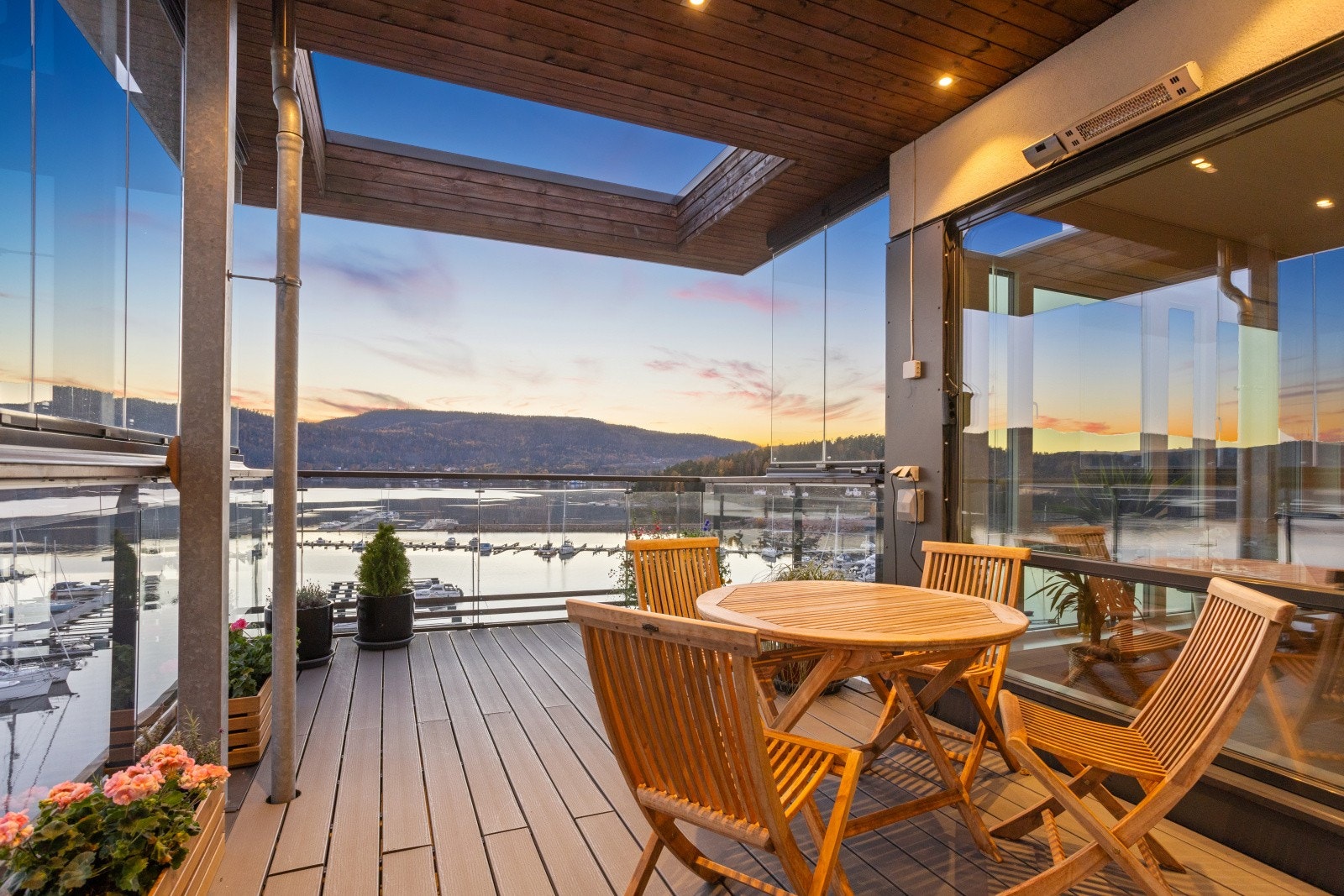 Kveldsfoto. Galleribilde