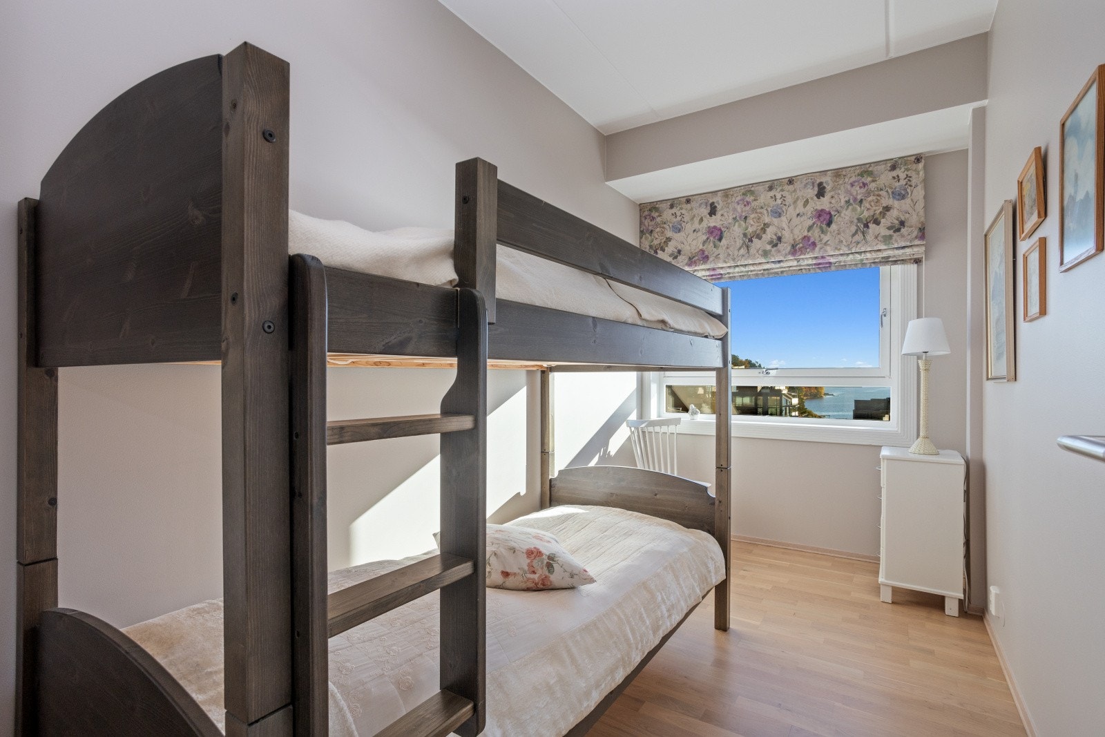 De to andre soverommene passer utmerket som et barnerom, gjesterom, kontor eller hva en måtte ønske. Galleribilde