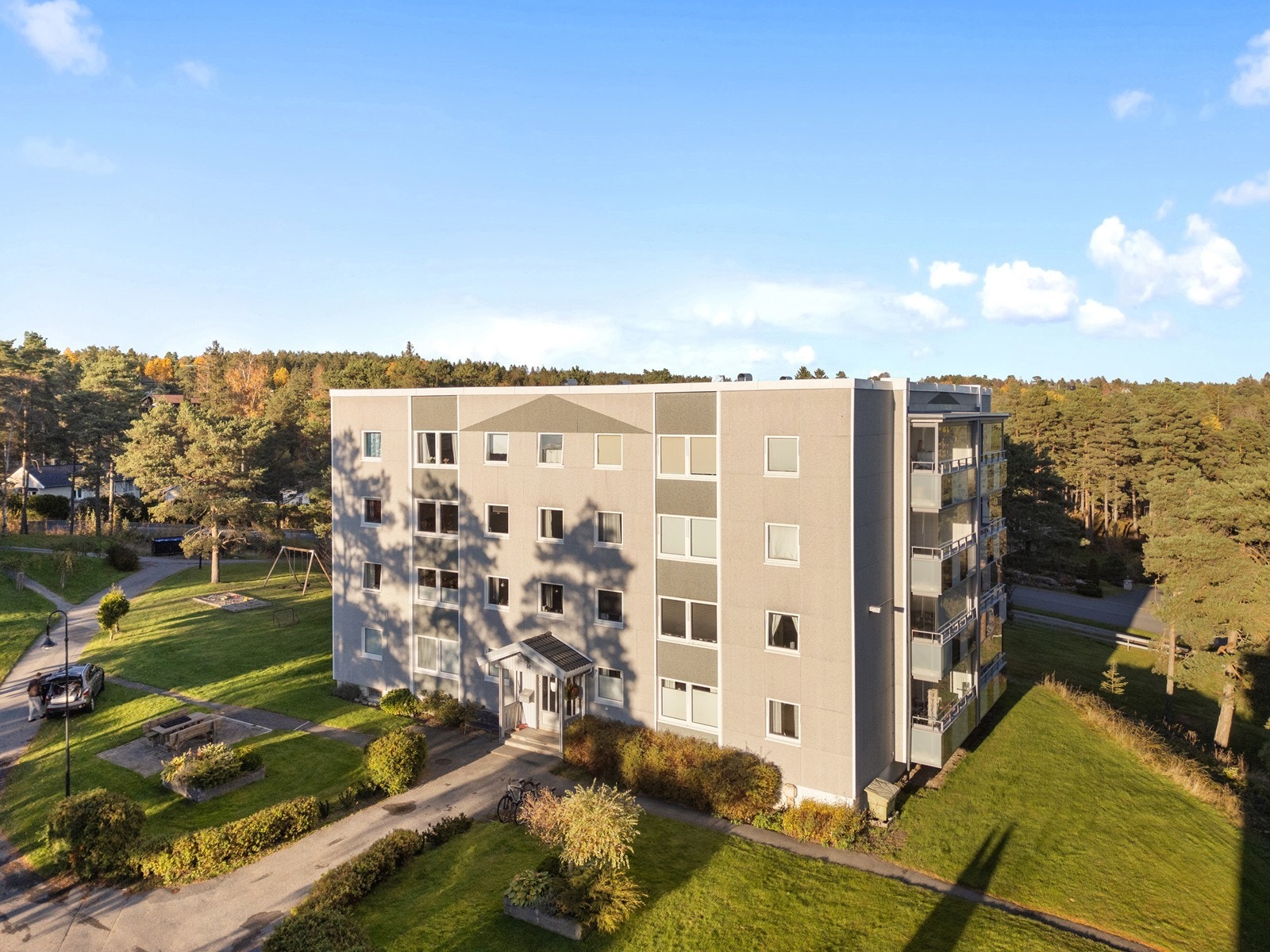 Blokkens fasade og inngangsparti Galleribilde