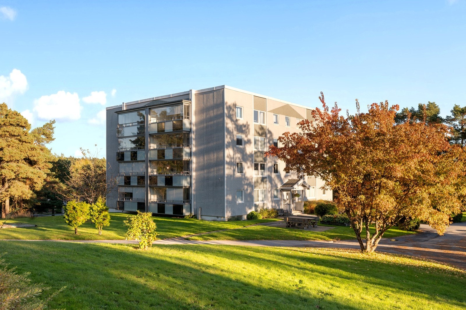 Velkommen til Blessomveien 46 - Presentert av EiendomsMegler1 ved Joakim Karlsen Galleribilde