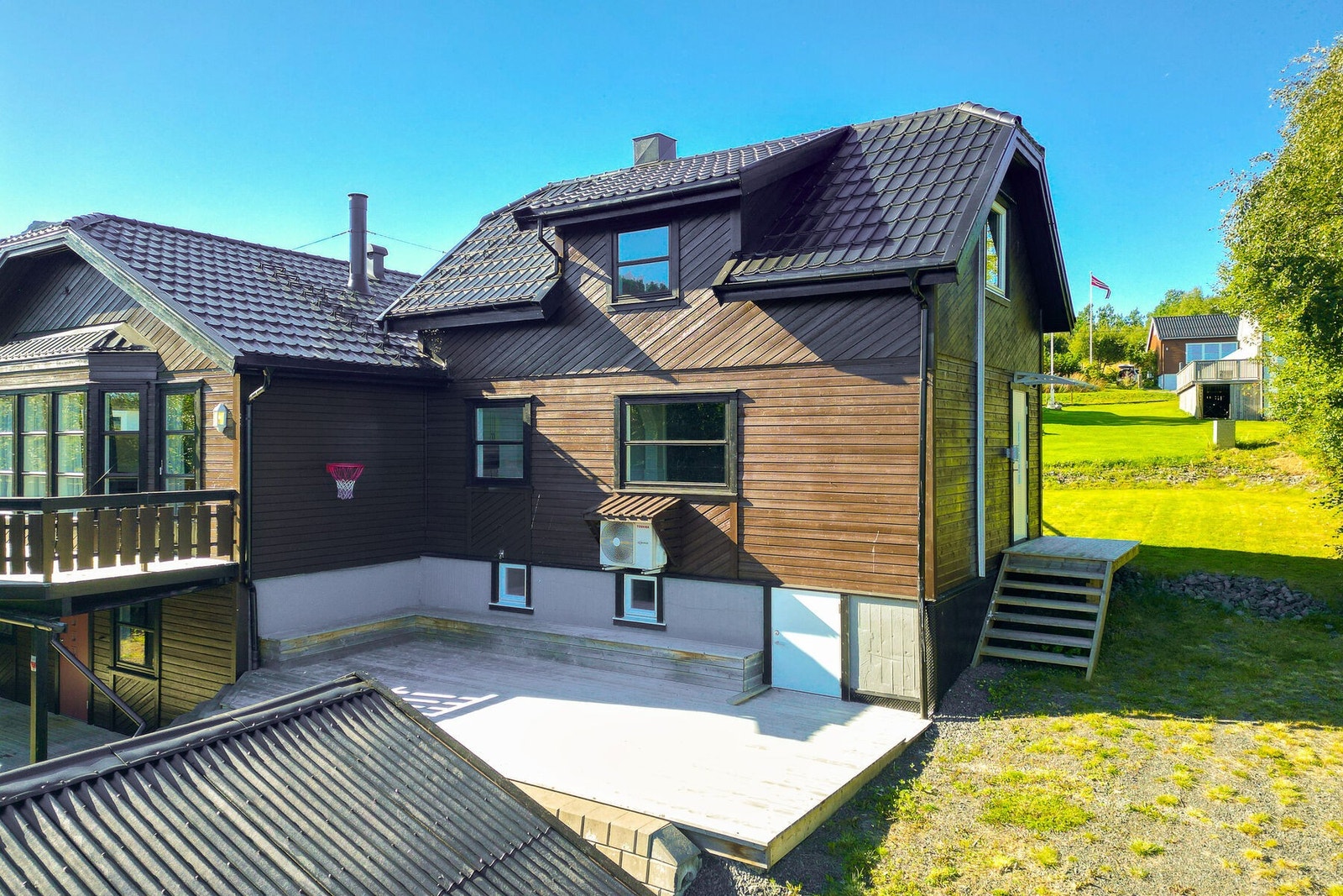 Fasade og uteområde. Galleribilde