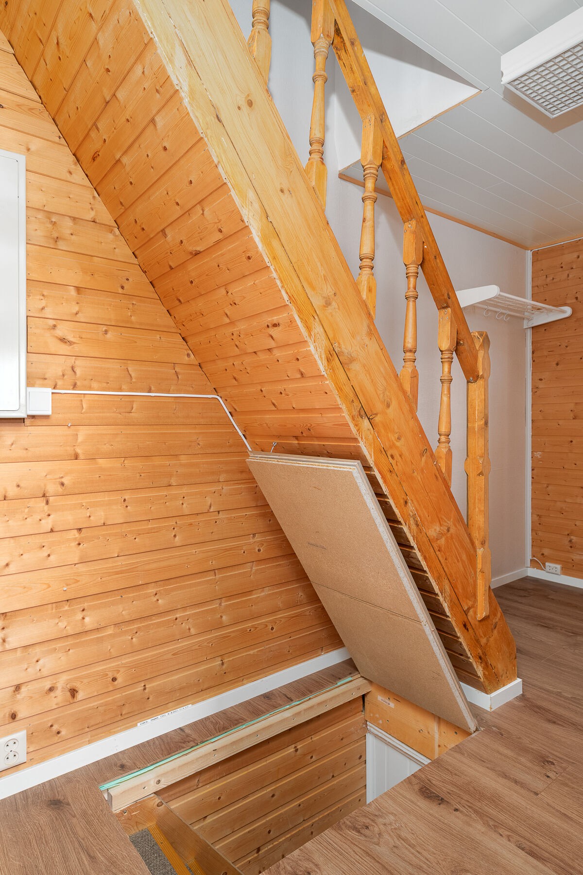 Gang med adkomst til del av underetasje, samt opp til 2. etasje. Galleribilde