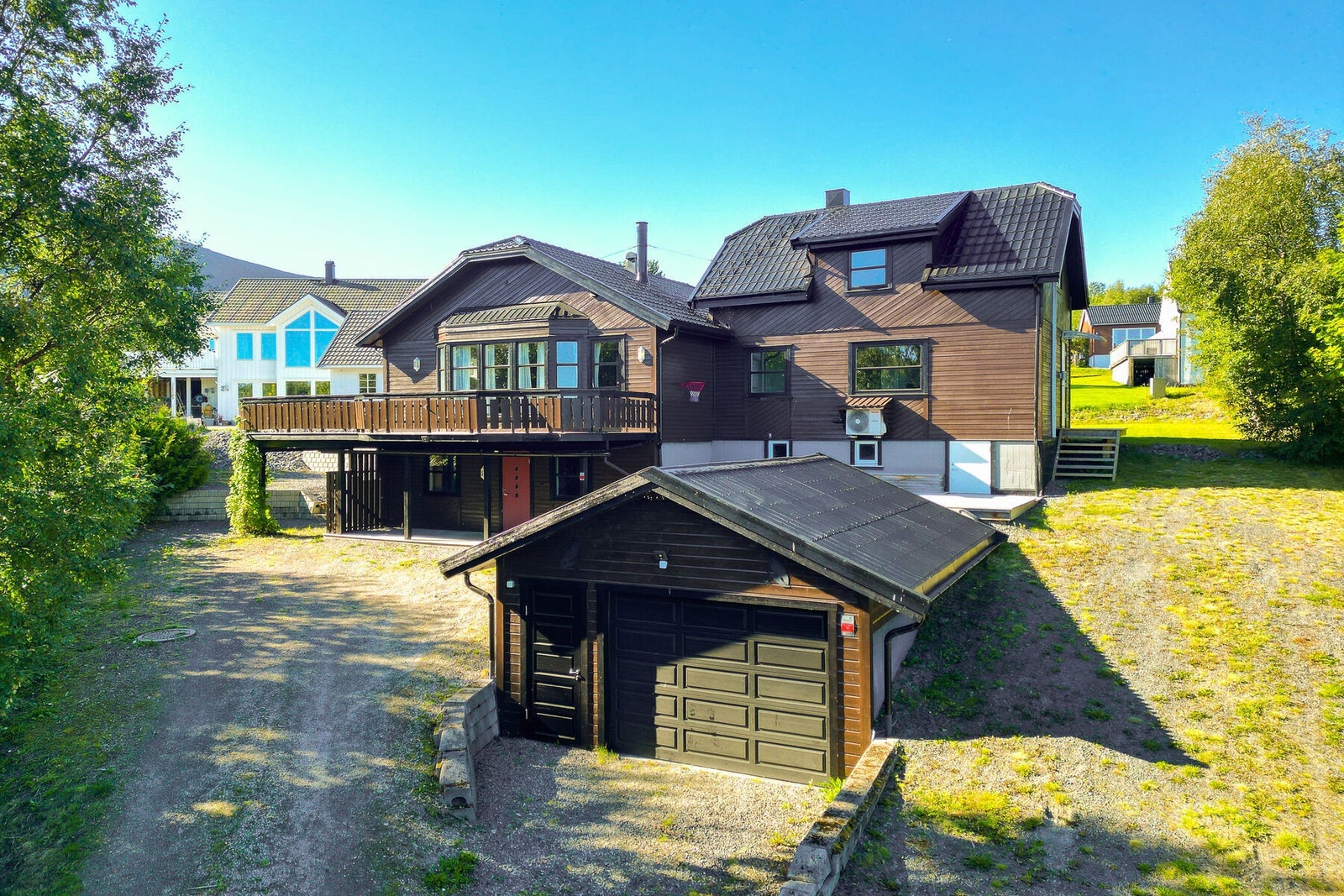 Velkommen til Tømmervikveien 4 - Velholdt enebolig med 3 soverom, garasje og barnevennlig beliggenhet. Foto: Lunde Images AS Galleribilde