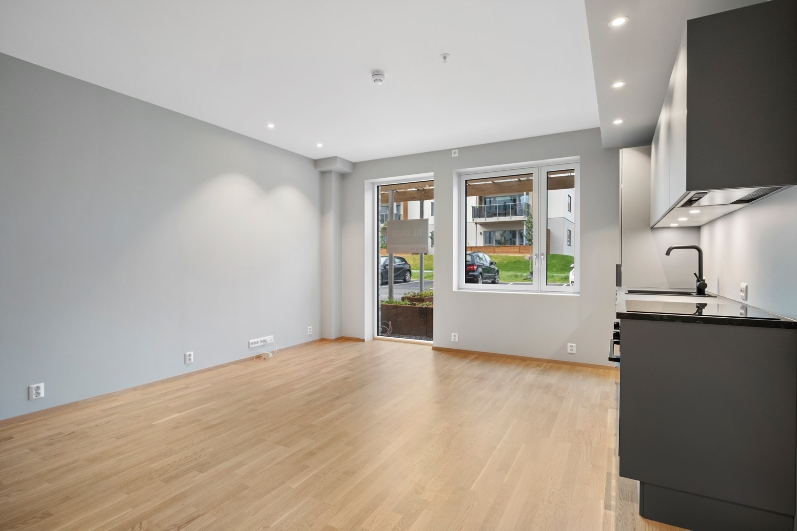 Leiligheten har vannbåren gulvvarme, rikelig med spotbelysning og fin standard Galleribilde