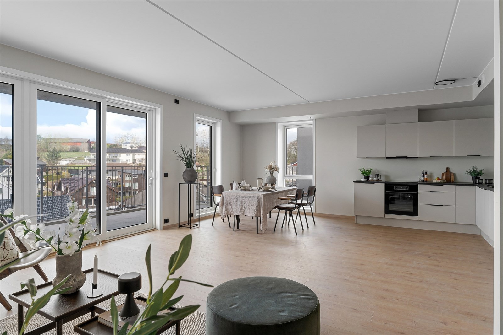 Leiligheten fremstår som lys og innbydende med gode planløsninger og gjennomgående høy standard. (Bilde tatt fra H0502). Galleribilde