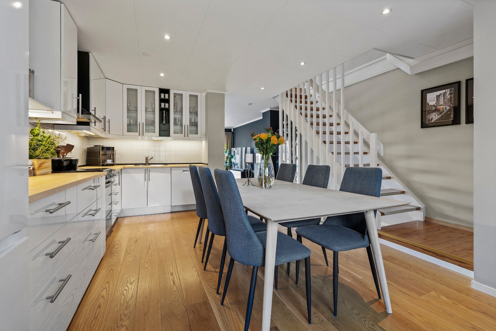 Kjøkkenet er effektivt utnyttet med en praktisk layout Galleribilde