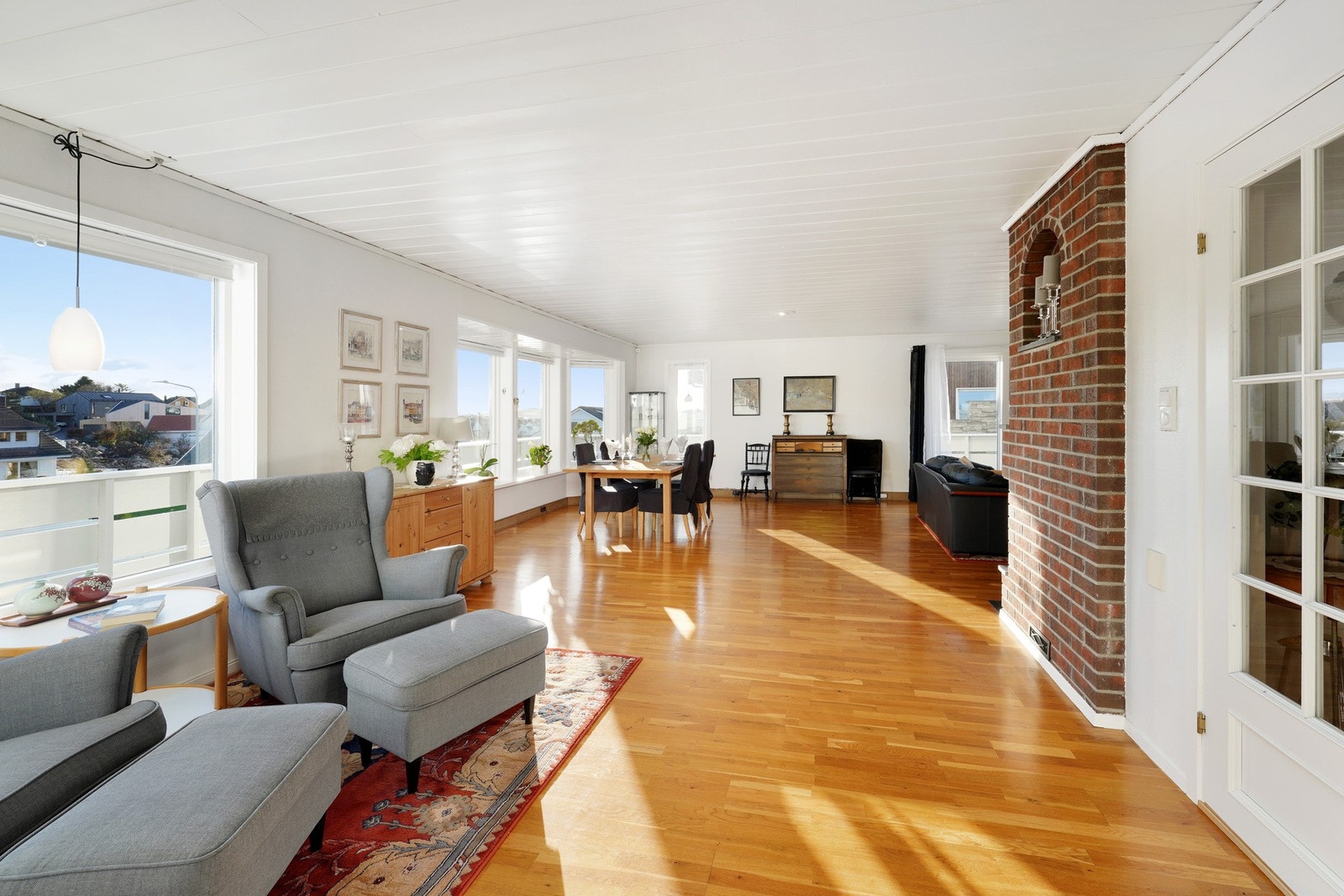 Alle vinduer i 2.etg samt 2 terrassedører skiftet i 2018. Galleribilde