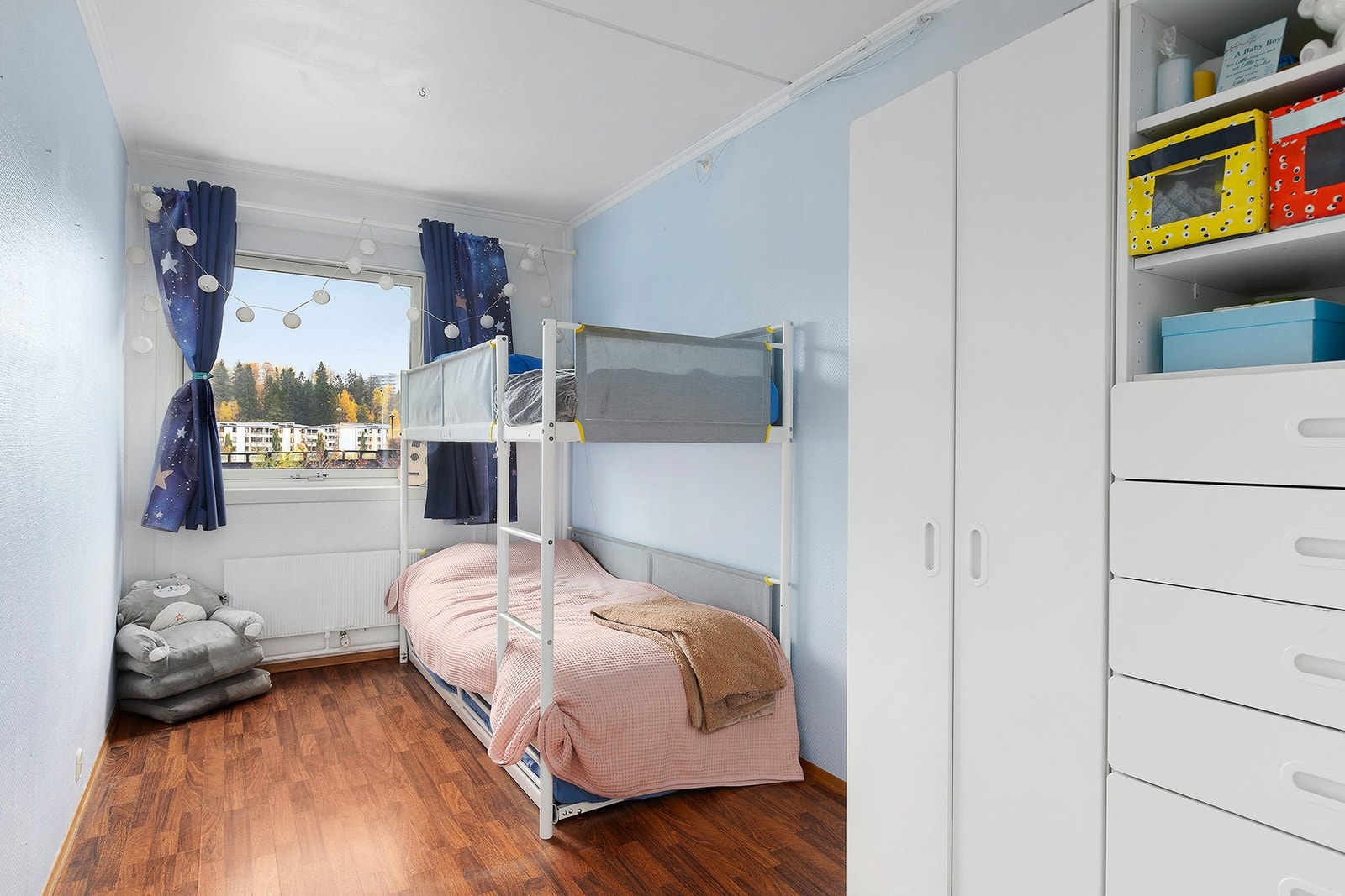 Soverom 2 er også av god størrelse med rikelig plass. Galleribilde