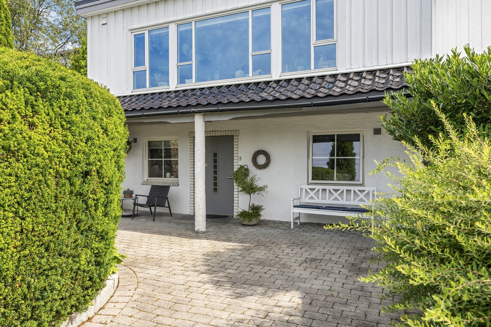 Belegningsstein i gårdsrom Galleribilde