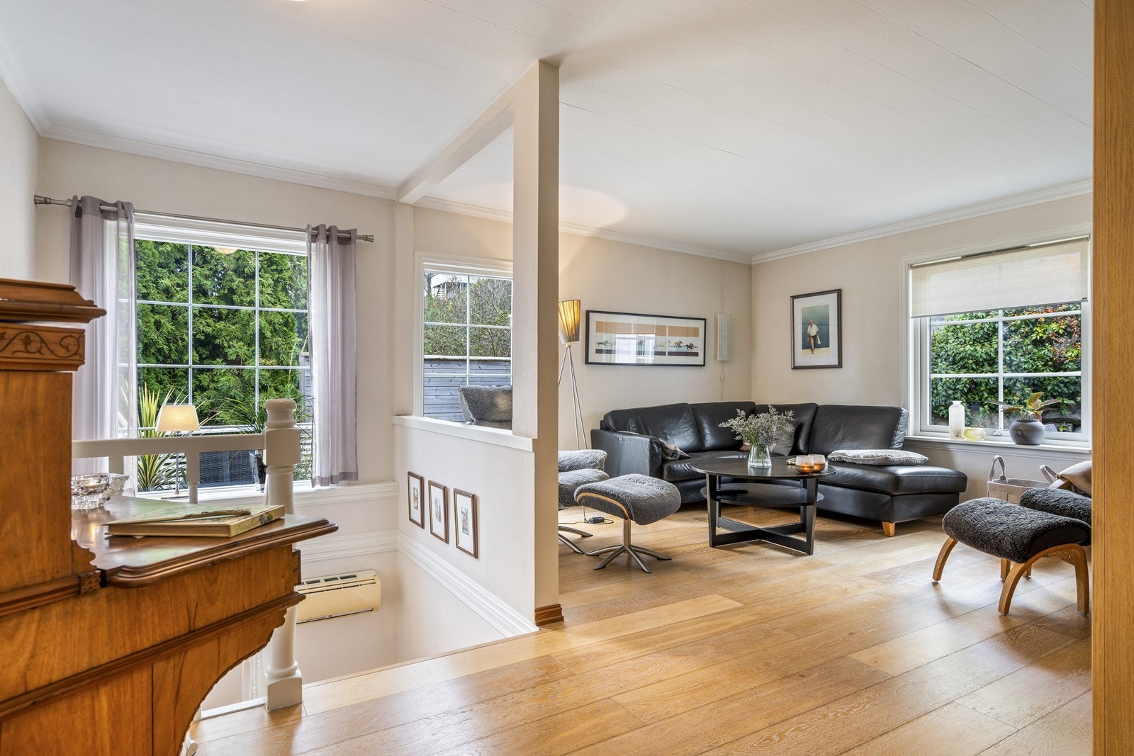 Fra oppgang til stue og Tv-stue Galleribilde