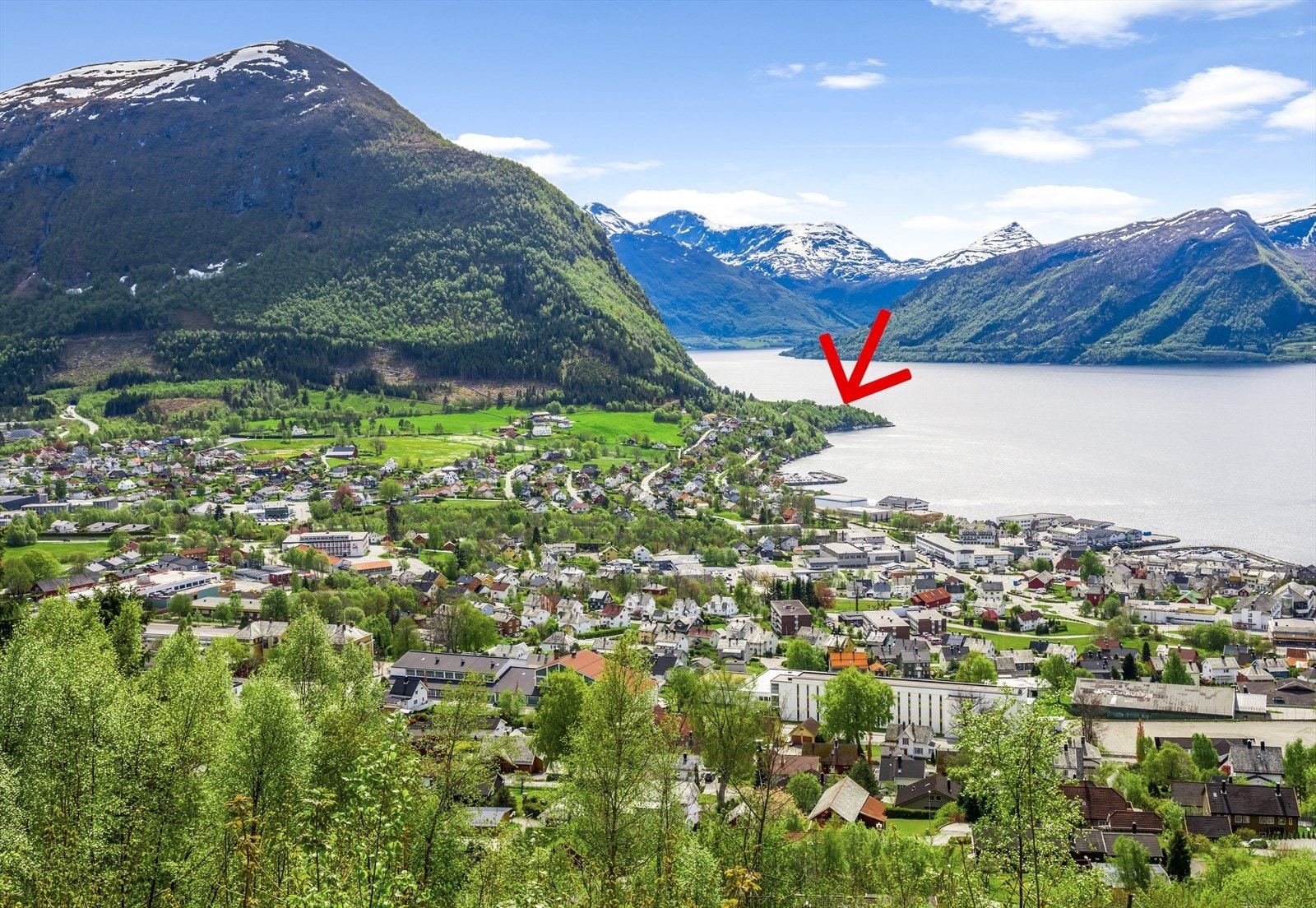 Volda sentrum mot tomteområde. Galleribilde