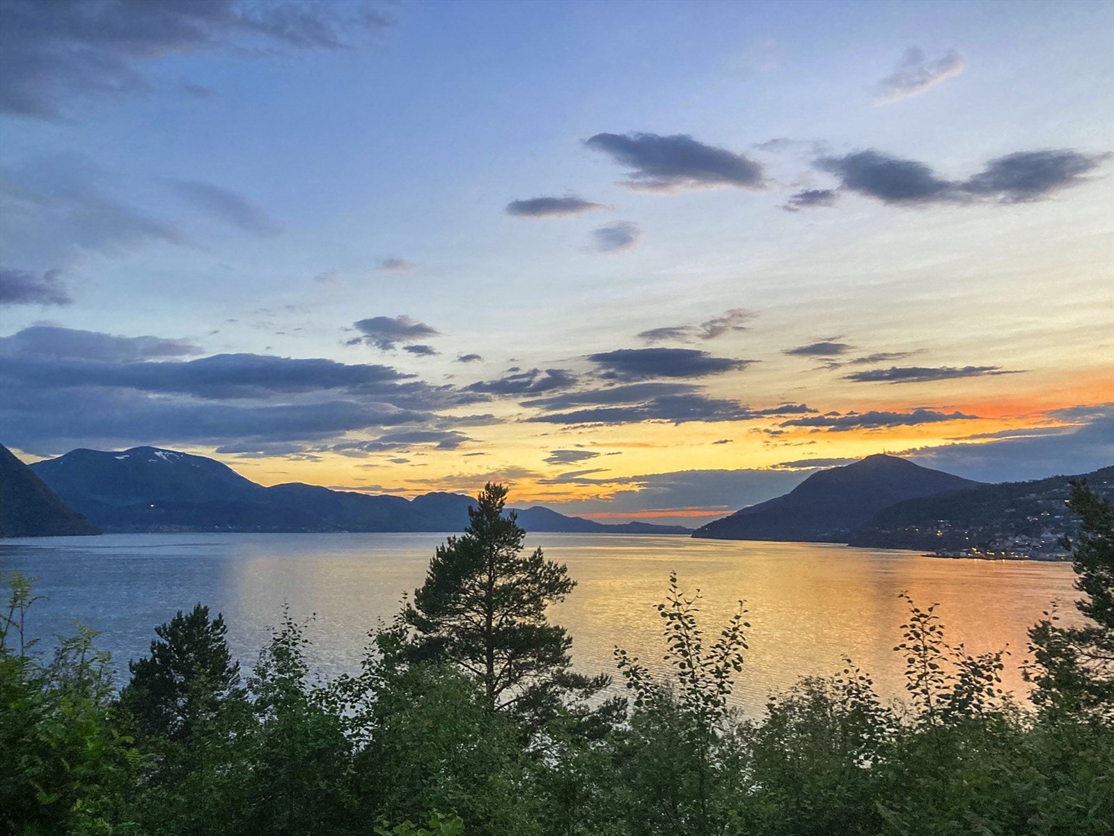 Kveldsstemning ifrå tomteområde. Galleribilde